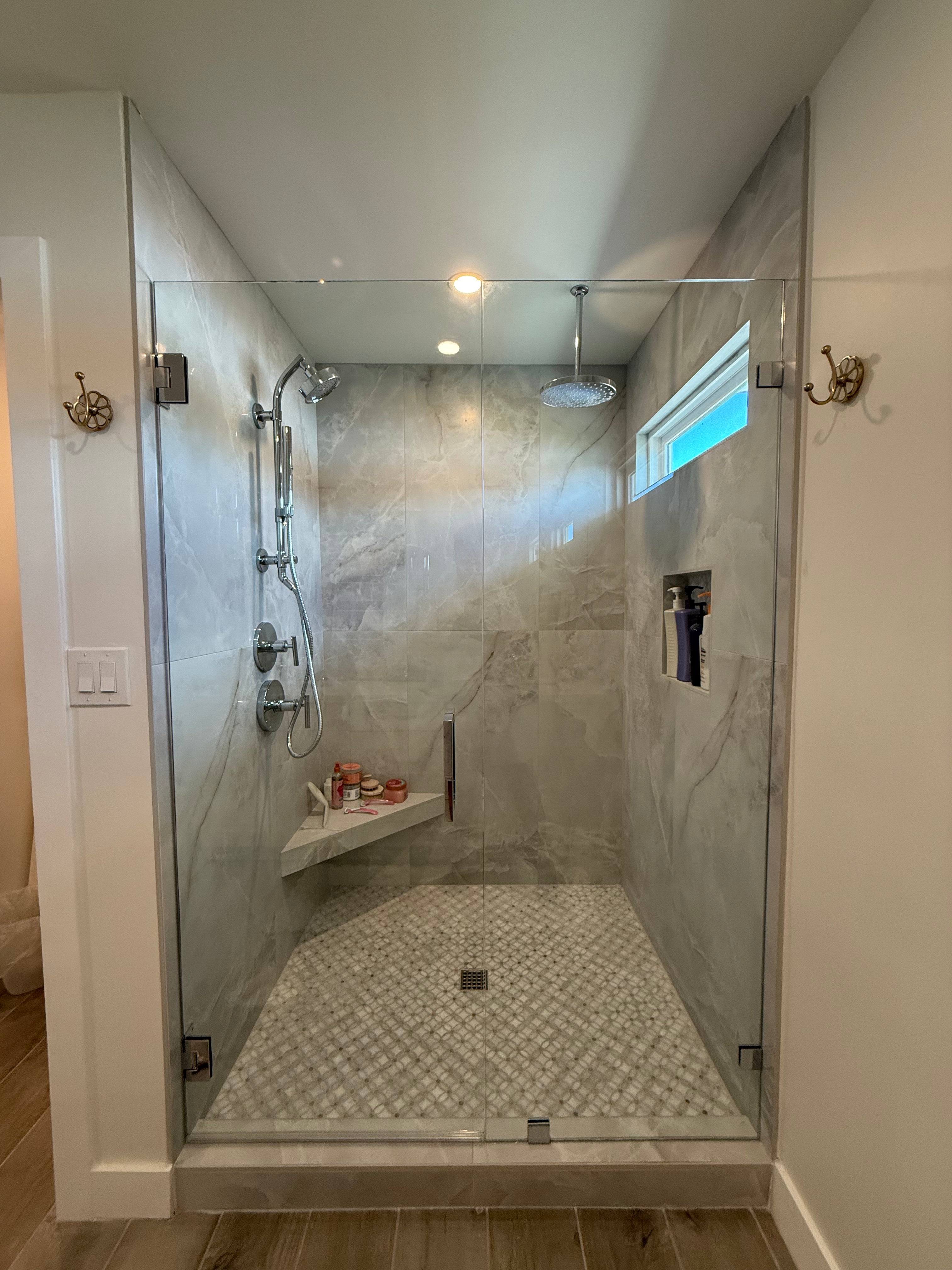 Shower niche, bench and walls protected with waterproofing membrane